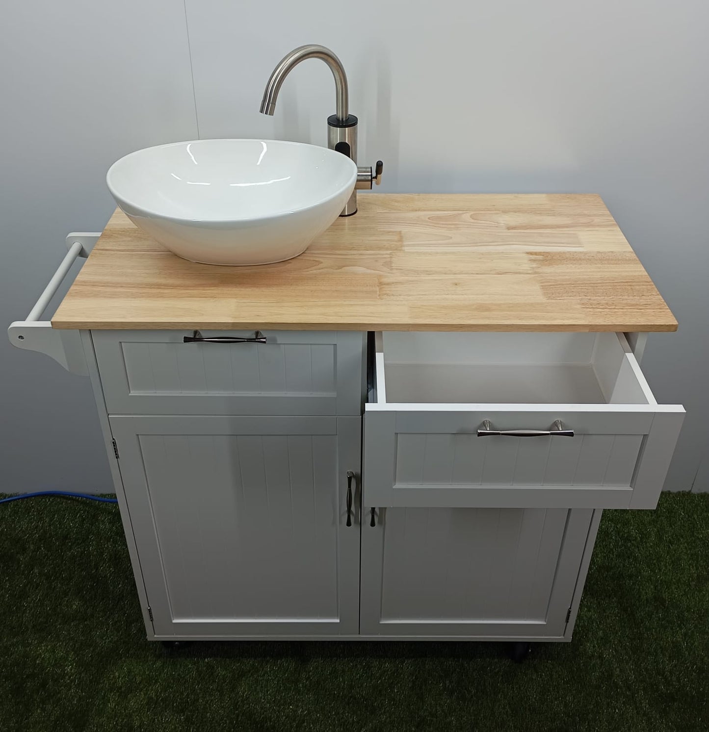 Portable raised basin hot water sink