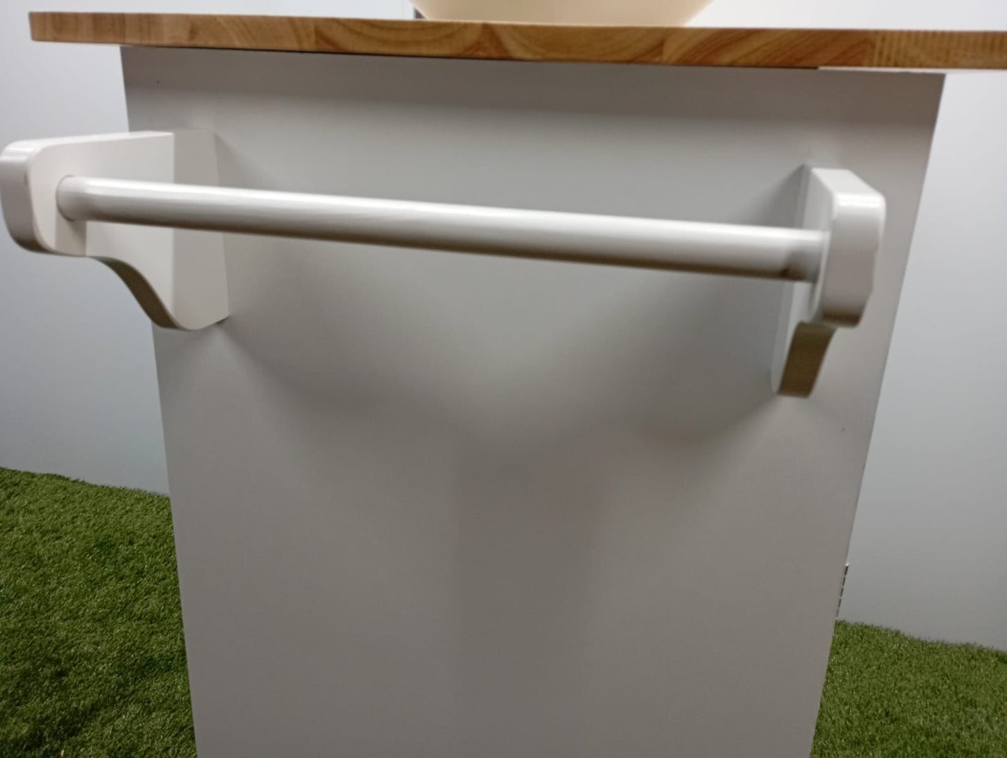 Portable raised basin hot water sink