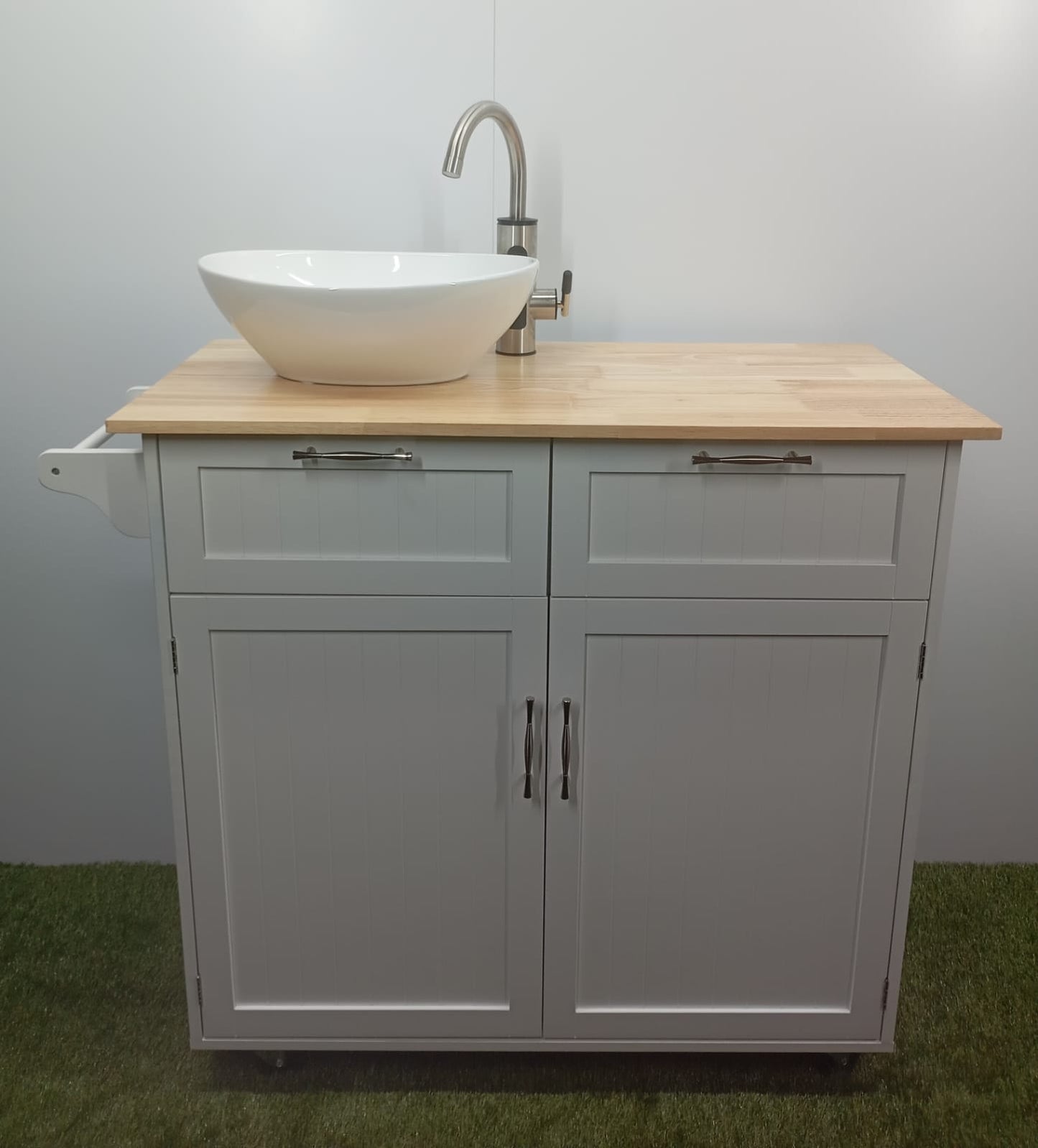 Portable raised basin hot water sink
