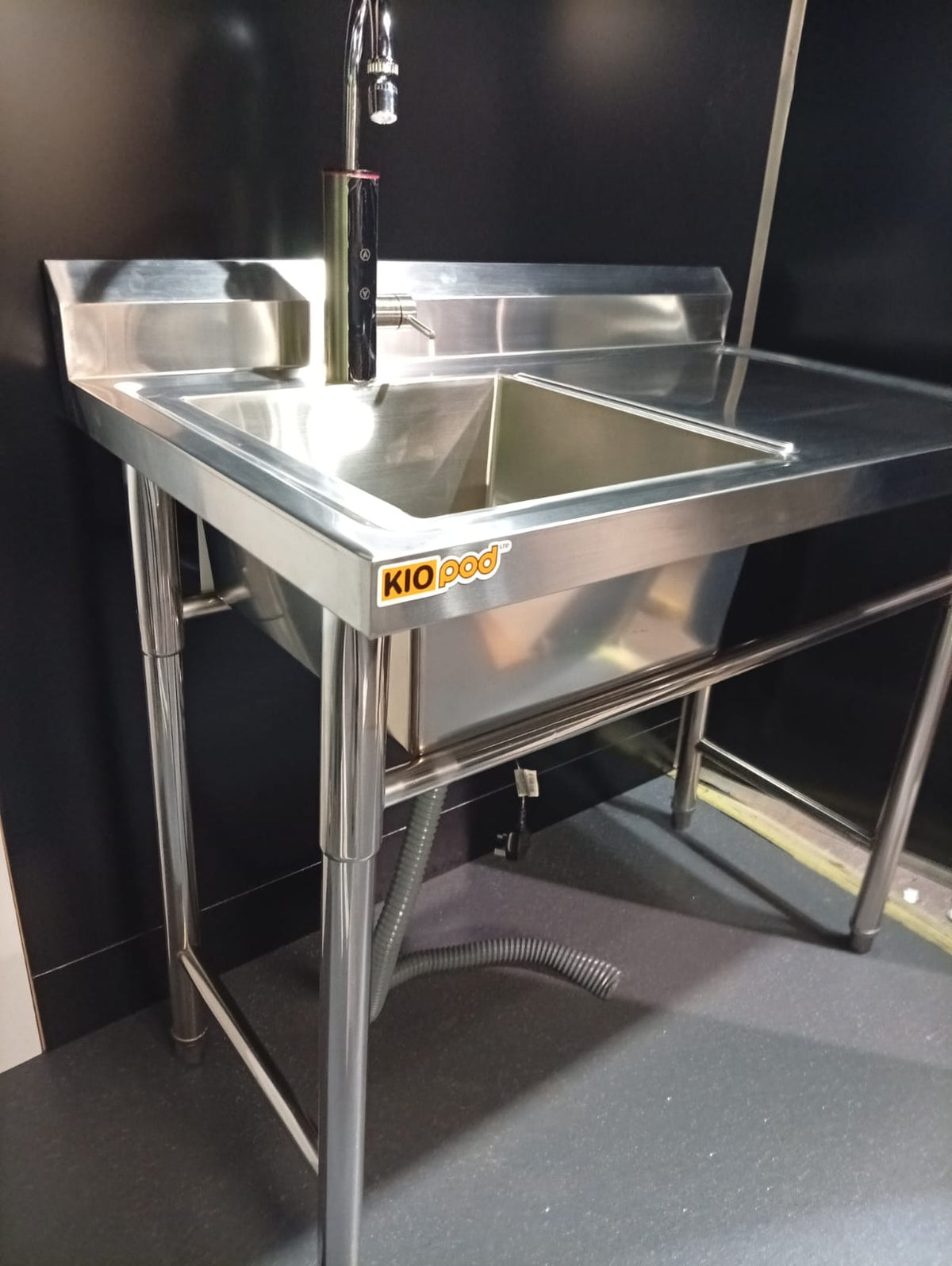 Single Hot/Cold Water No Plumbing Sink - Large Bowl and Drainer