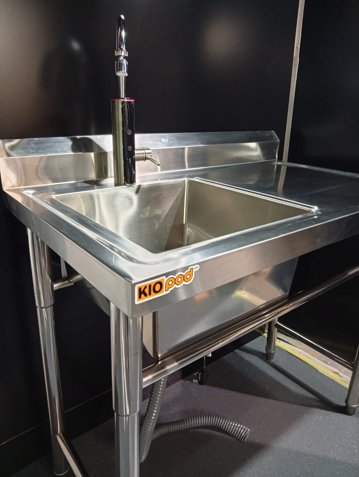 Single Hot/Cold Water No Plumbing Sink - Large Bowl and Drainer
