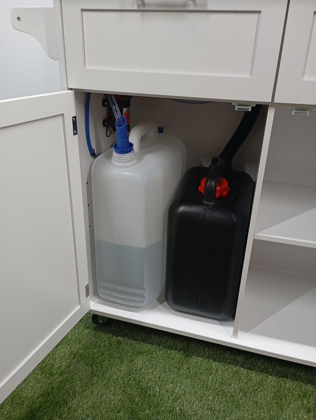 Portable raised basin hot water sink