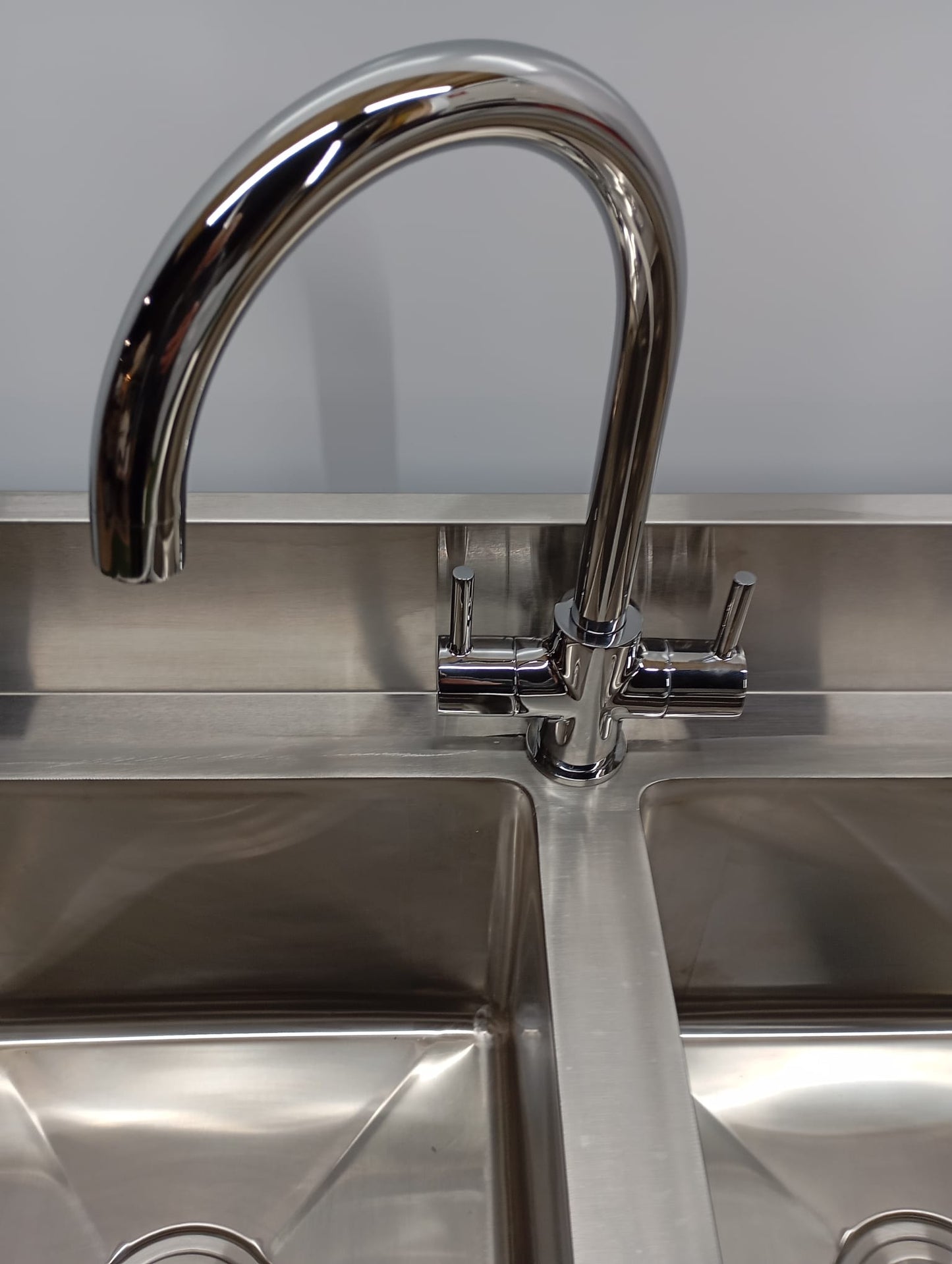 Portable LPG hot water sink